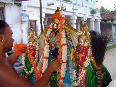 Accepting bhaktAs' samarpanam