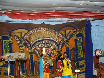 Drama on thirumangai azhwar performed by Selaiyur Patasala students