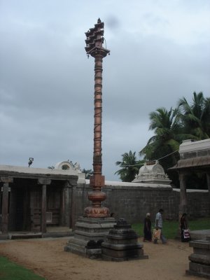 Dwajasthambam - Thiruvidanthai.JPG