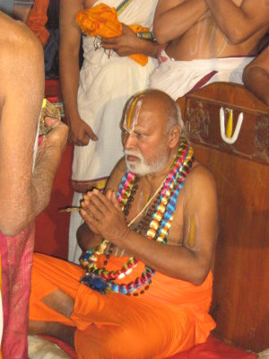 Swami Receiving Divya Dess Maryadai