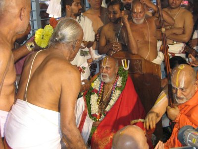 H H Rangapriya Swami receiving mariyadai