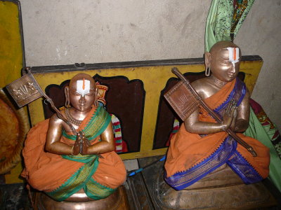 Mambalam Srinivasar sannidhi-udaiyavar and mAmunikal.JPG