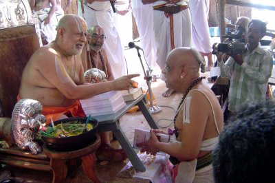 SrI ESB Swami with Srimadandavan.JPG