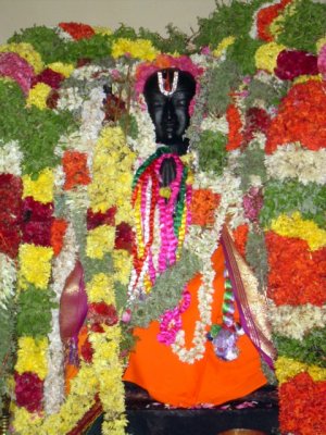 Srimath Tirukkudanthai Andavan  divya-mangala-vigraha at Periyashramam.JPG