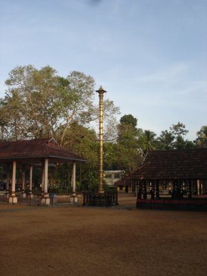 Thiruvanvandur Dwajasthambam