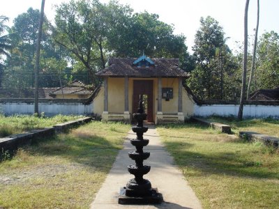 Thirumoozhikulam S.Gopuram.JPG