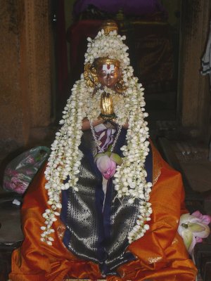 Mudaliyandan ready for purapadu at Pettai(avatara stalam)