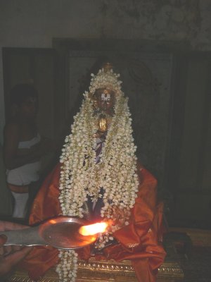 Mudaliyandan before Ramar sannidhi performing mangalasaasanam