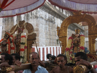 PerumAL and ANDAl in front of mAmunikaL sannidhi.jpg