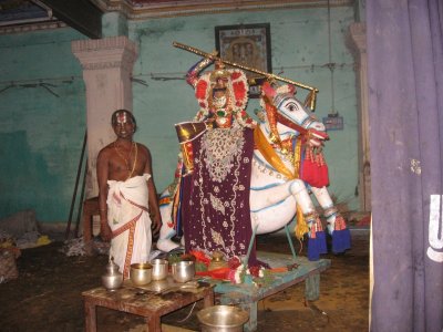 MAdhava BhattachAr with ANNan perumAL.jpg