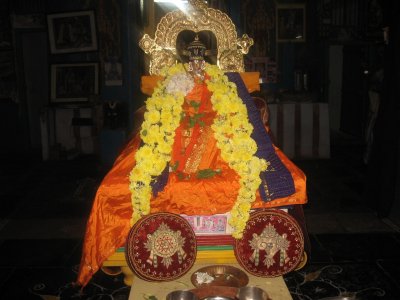 THE PON ADIKKaL JEYAR (onnAna jEyar - closeup)