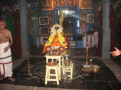 pon adikkAl jEyar in front of Sannidhi