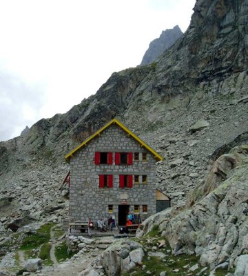 sorieller hut below Aguille Dibona