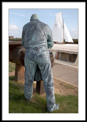 Statue dedicated local boat builders...