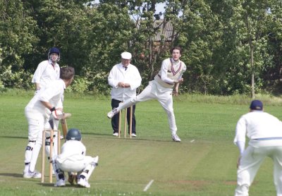 How am I meant to concentrate when the bowler does that ?