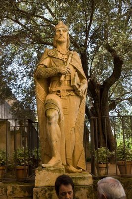 3591_AlcazarStatue.jpg
