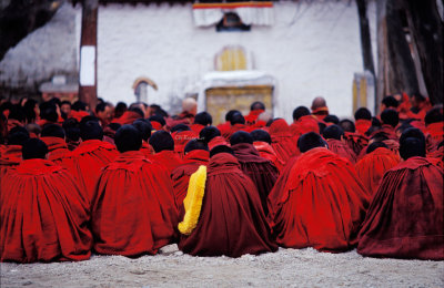 Sera Monks sit, Tibet
