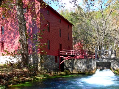 Alley Spring 4.JPG