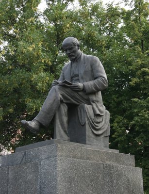A Studious Lenin, Yaroslavl