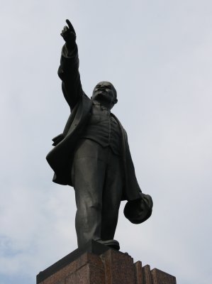 Look...over there! Lenin in Yaroslavl