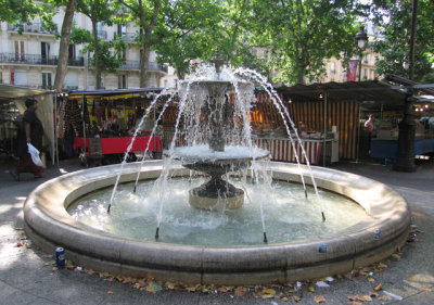 The fountain at Place Monge