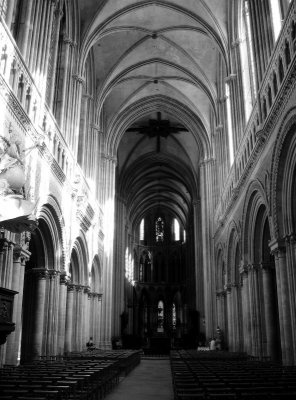 visitors to Notre Dame de Bayeux