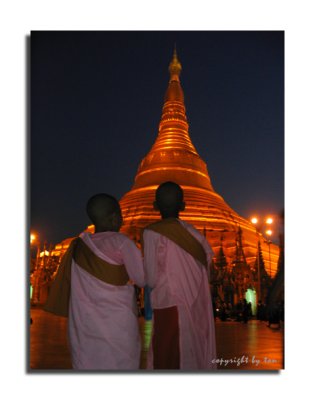 Shwedagon Pagoda at night