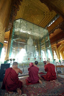 Lawka Chanthar Arbayar Laba Muni Buddha Image at Kyauktawgyi Pagoda
