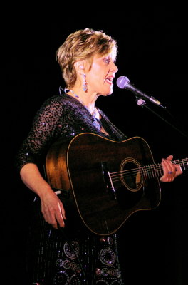 Country Singer Janie Fricke Wows the Crowd