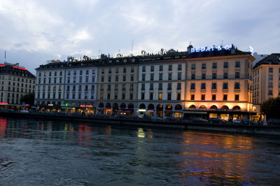 Along the quai at dusk