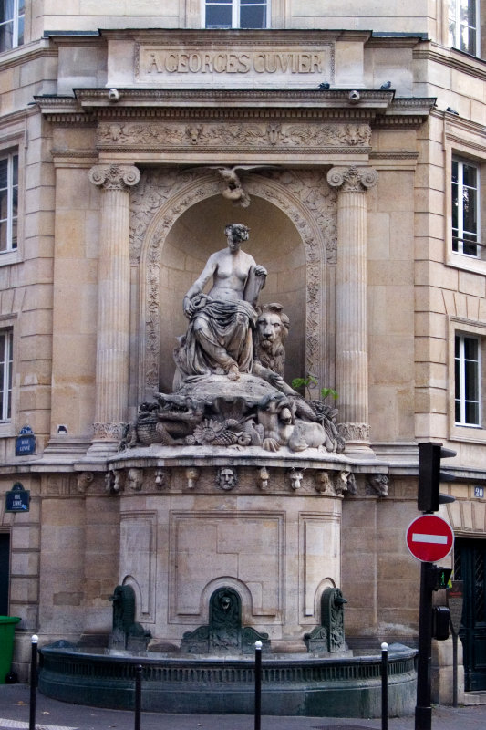 At the corner of Rue Lacpde and Rue Linn