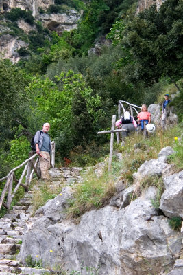 We are heading for il Sentiero degli Dei---the path of the gods.
This staircase, appropriately enough, is marked by the 15 stations
of the cross