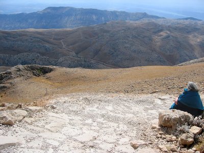 Resting on the way up to the large tumulusAntiochos I built to commemorate himself.