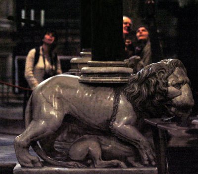 Poor camera exposure - lion on pulpit by Pisano