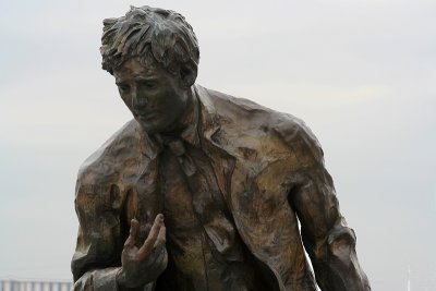 Jack London sculpture, closer