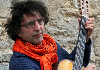 Felix Manye Rodriguez, musician inVolterra, Italy - Videoclip below
