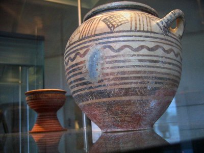 Pitigliano archeological museum,  Items under glass