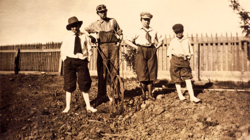 The Smokers- 1911