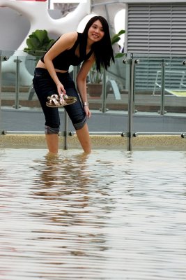 04 VivoCity Girl Frolicking in water.jpg