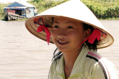 53Floating village Vietnamese girl.jpg
