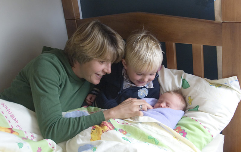 Mummy, Zach and Charli in Zachs bed