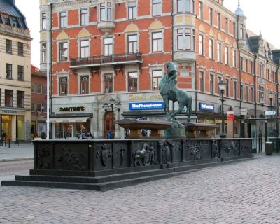 Folke Filbyter Statue in the Stora Torget