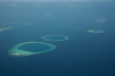 Maldives_07_surf_044_72 dpi_sup.jpg