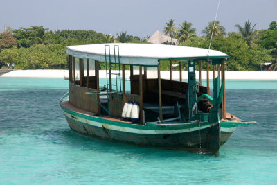 Maldives_07_surf_155_72 dpi_sup.jpg