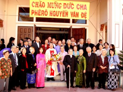 Hình lưu niệm với Hiệp Hội và CHV-Don Bosco.jpg