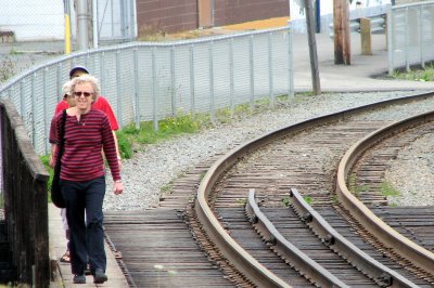 Tracks are a speedy walk to Ferry/Downtown.