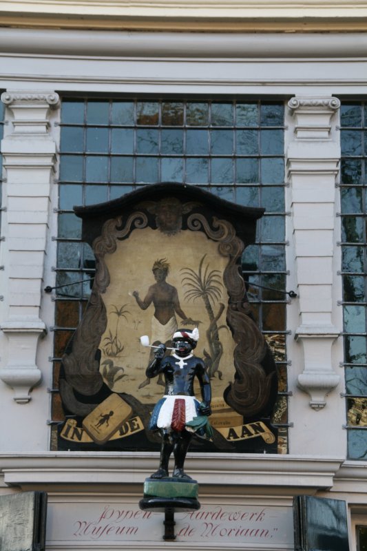 Ornaments at the facade of the Ceramics Museum