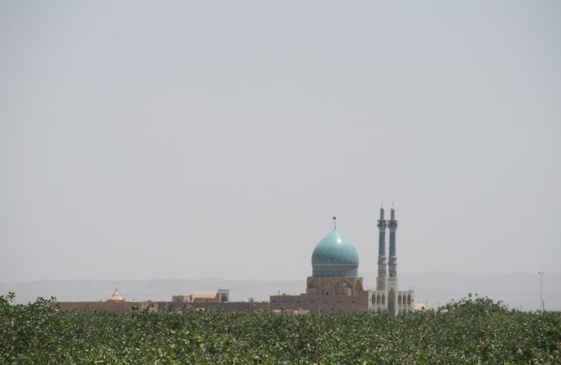 Mosque on a distance - Een moskee in de verte