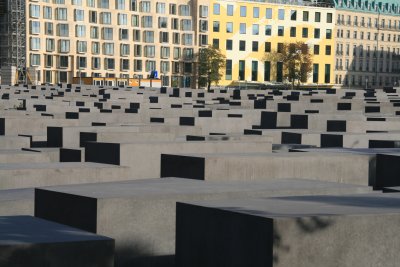  Holocaust Monument