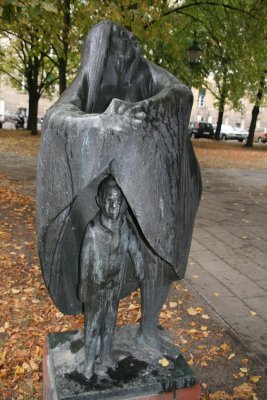 Sculpture in Littenstrasse